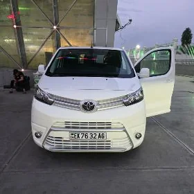 Toyota Hiace 2022