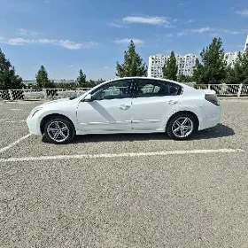 Nissan Altima 2012