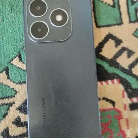 Tehno Spark 20.