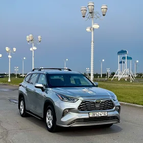 Toyota Highlander 2021