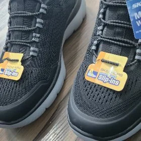 Skechcrs razmer 40