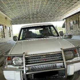 Mitsubishi Pajero 1993