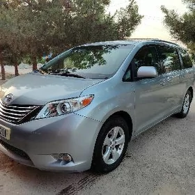 Toyota Sienna 2015
