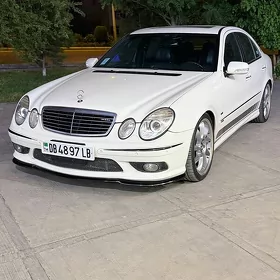 Mercedes-Benz E500 2004