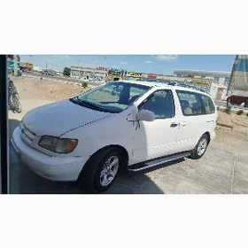 Toyota Sienna 1999