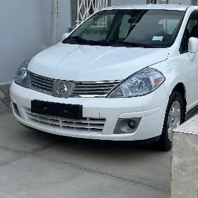 Nissan Versa 2012
