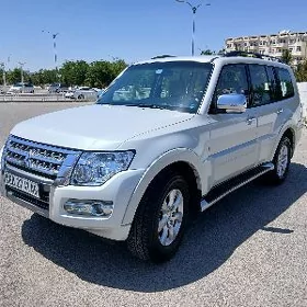 Mitsubishi Pajero 2020