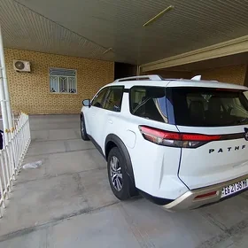 Nissan Pathfinder 2022