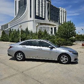 Hyundai Elantra 2022