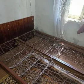 кровать двухспальняя