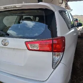 Toyota Innova 2021