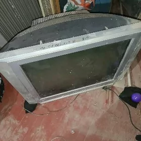 Işläp duran telewizor