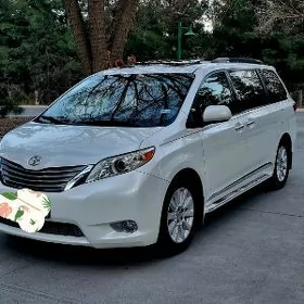 Toyota Sienna 2016