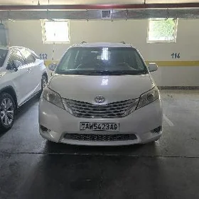 Toyota Sienna 2011