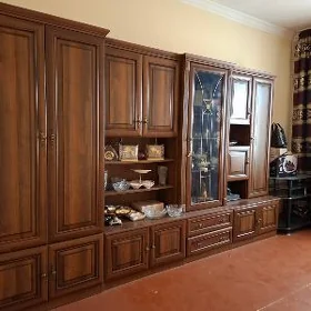 Garnatur stenka şkaf