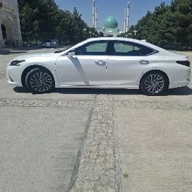 Lexus ES 2022