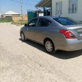 Nissan Versa 2012