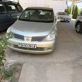 Nissan Tiida 2006
