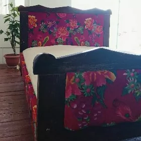 Двуспальная кровать