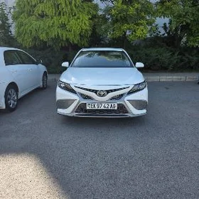 Toyota Camry 2021