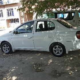 Toyota Echo 2000