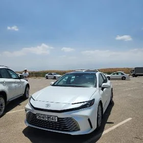 Toyota Camry Hybrid 2024
