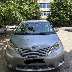 Toyota Sienna 2011