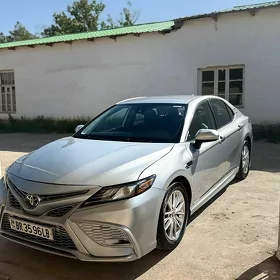 Toyota Camry 2021