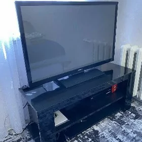 Телевизор с подставкой