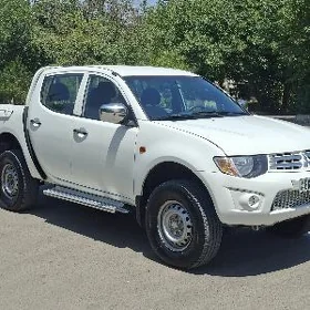 Mitsubishi L200 2011