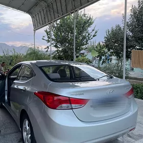 Hyundai Elantra 2011