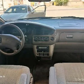 Toyota Sienna 2002