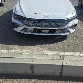 Hyundai Elantra 2024