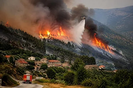 Ispaniýadaky tokaý ýangyny 330 gektar meýdana ýaýrady we raýatlaryň göçürilmegine getirdi