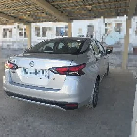 Nissan Versa 2024