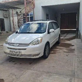 Toyota Sienna 2004