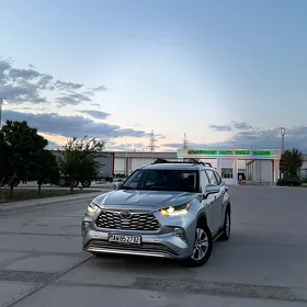 Toyota Highlander 2021
