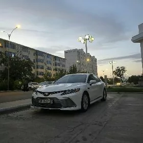 Toyota Camry 2021