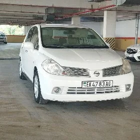 Nissan Tiida 2006