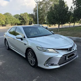 Toyota Camry 2021