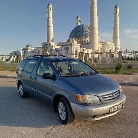 Toyota Sienna 2002