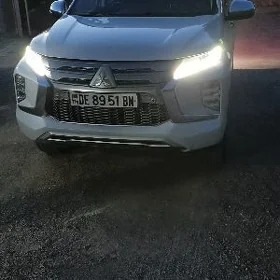 Mitsubishi Pajero 2020