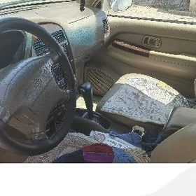 Nissan Pathfinder 2000