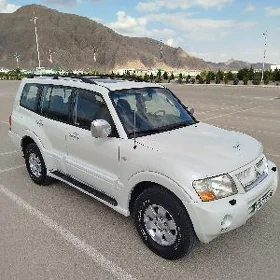 Mitsubishi Pajero 2004