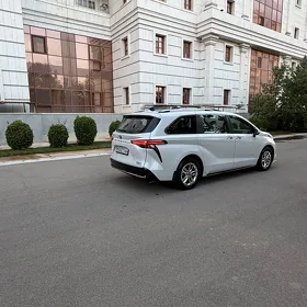 Toyota Sienna 2024