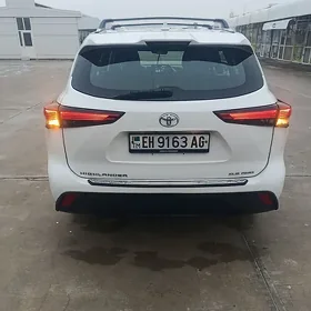 Toyota Highlander 2022