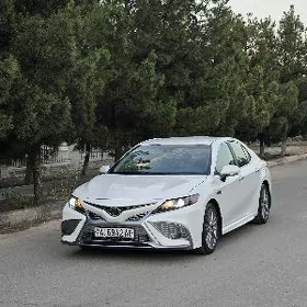 Toyota Camry 2021