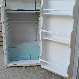 продаю холодильник  .