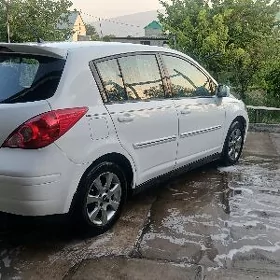 Nissan Versa 2012