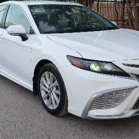 Toyota Camry 2021